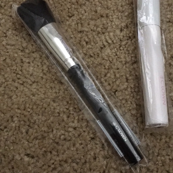 Assorted face brush bundle - Picture 3 of 5